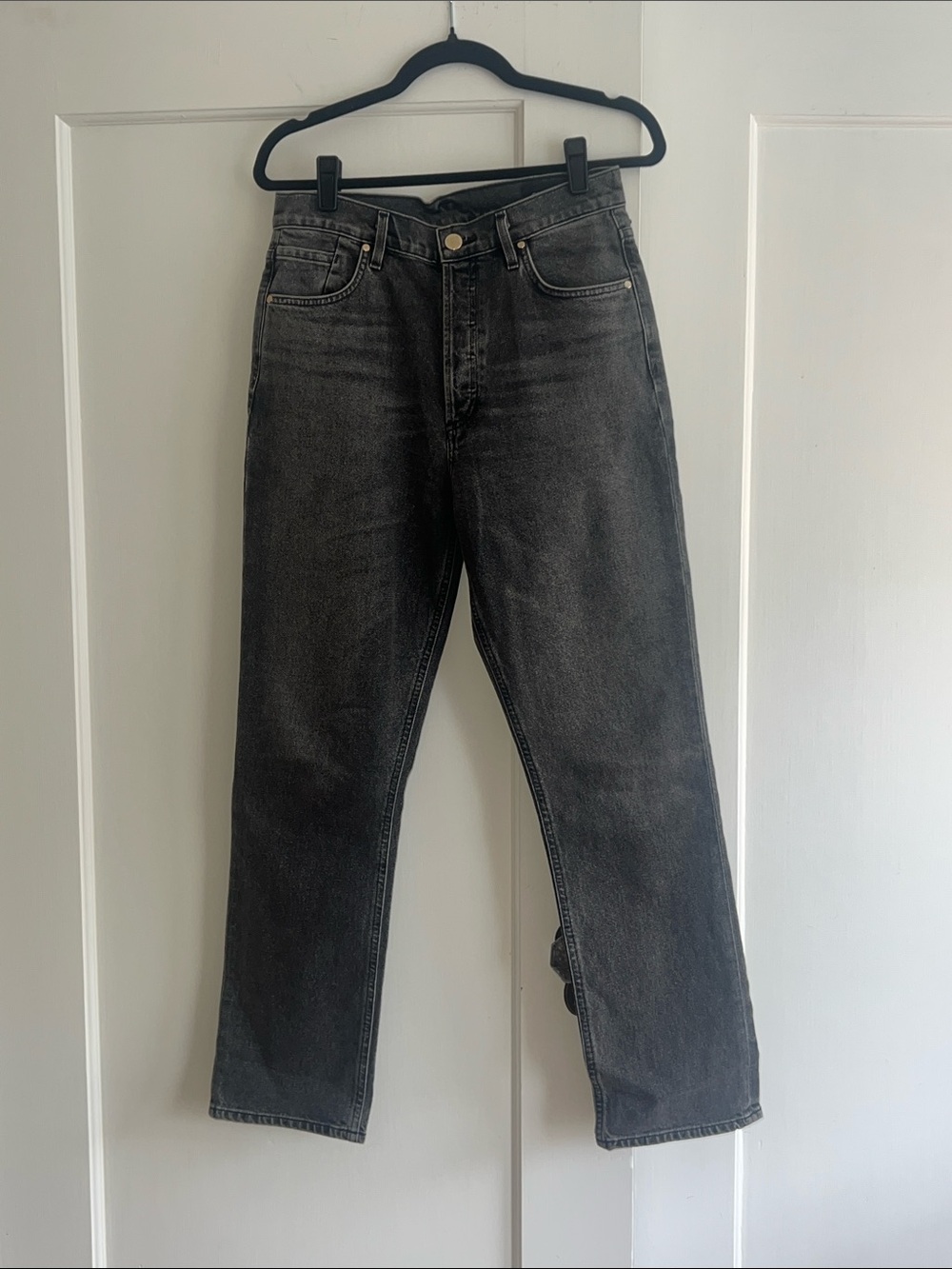 GOLDSIGN NWOT Straight-Leg Black Washed Women’s Jeans - Sz 27